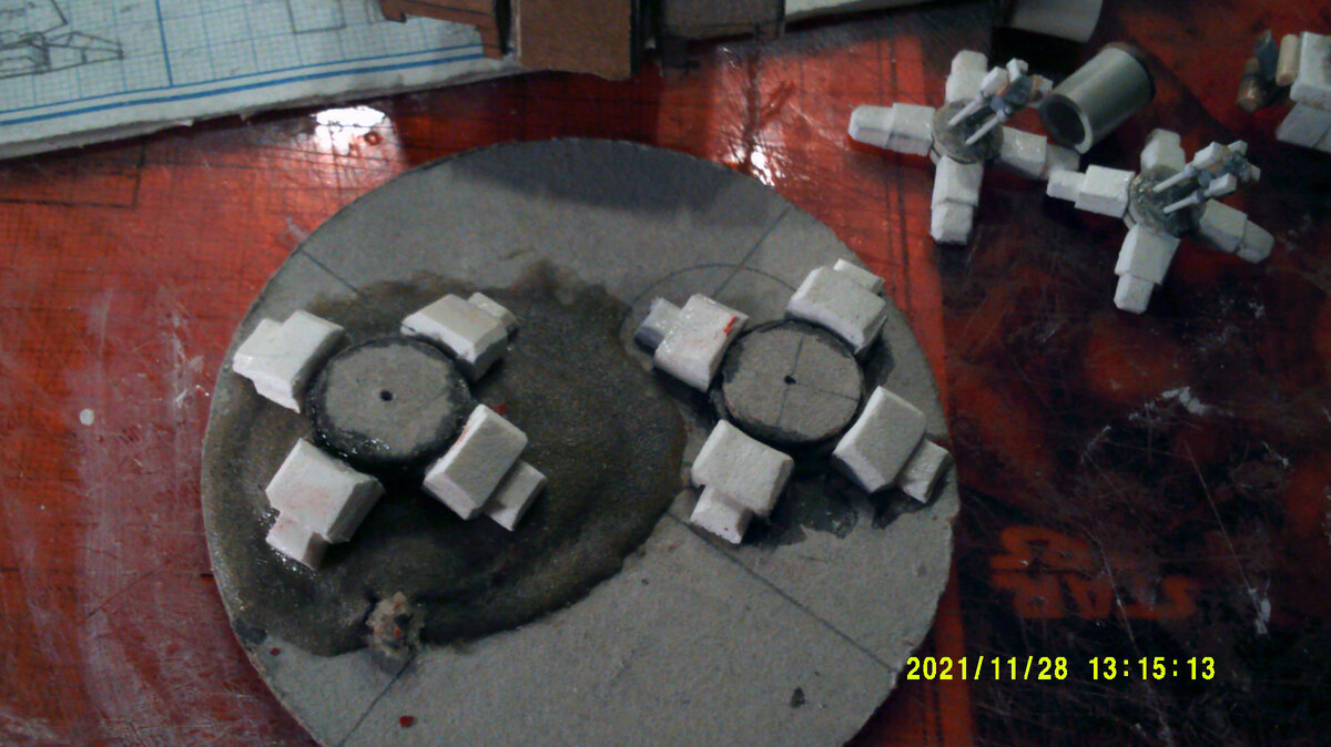 Два варианта шасси дредноута ( справ в верху неудачная попытка , была допущена ошибка в масштабировании ) 