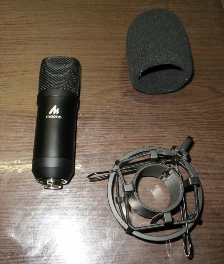 Микрофон — с шумоподавлением и поворотным креплением