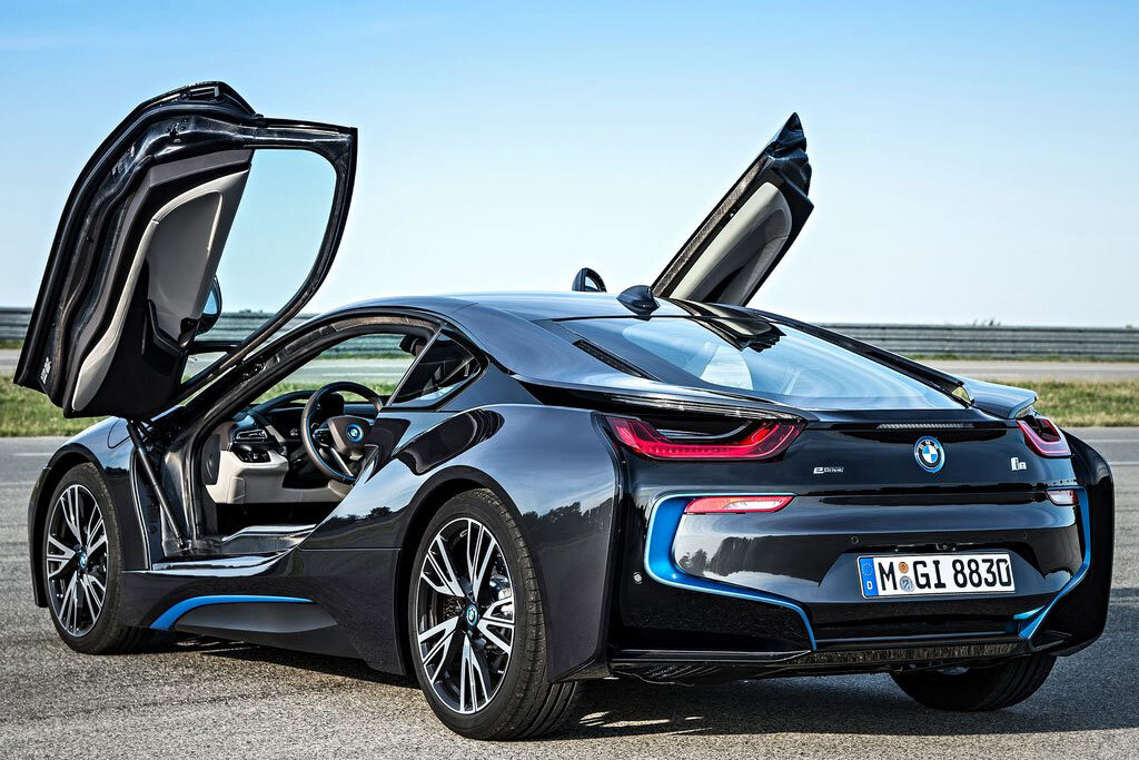 Суперкар  BMW i8  и Lotus Evora
