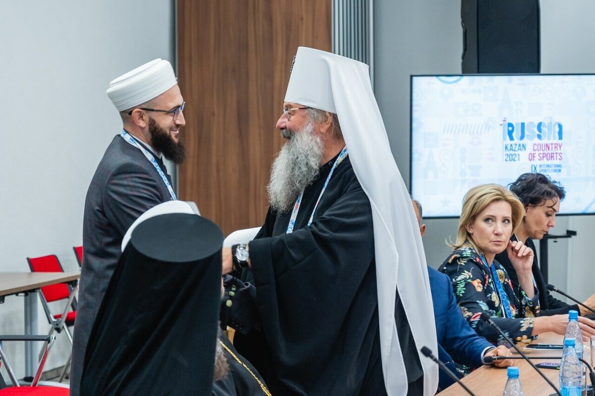 Имена христианско мусульманские. Встреча Путина с представителями конфессий за столом. Семья в христианской и мусульманской культурах.