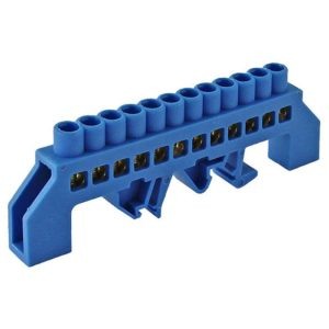 В свою очередь, устройство имеет отверстия, а также зажимные болты, которые применяются с целью закрепления используемых проводников. Такие отверстия и болтики применяются для безопасной разводки проводов нейтрали. Внешне шины отличительны по длине, способу монтажа и количеству отверстий для установки.