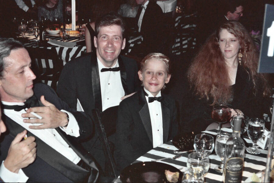 Маколей Калкин (правоцентрист) юридически освободился от своих знаменитых родителей-эксплуататоров в 1994 году. https://cutt.ly/ZJ8NblX