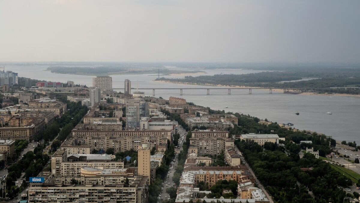    Улицы и дома Волгограда в окрестностях автомобильного моста© РИА Новости / Константин Чалабов