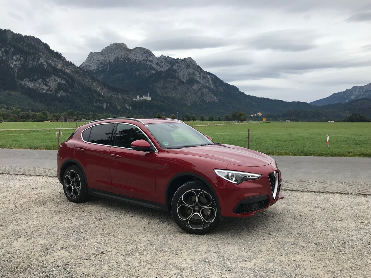 Машина была неплохая, но меня поразило насколько она мертвая. Особенно на автобане. Даже 250-сильный Porsche Macan казался гораздо резвее. 