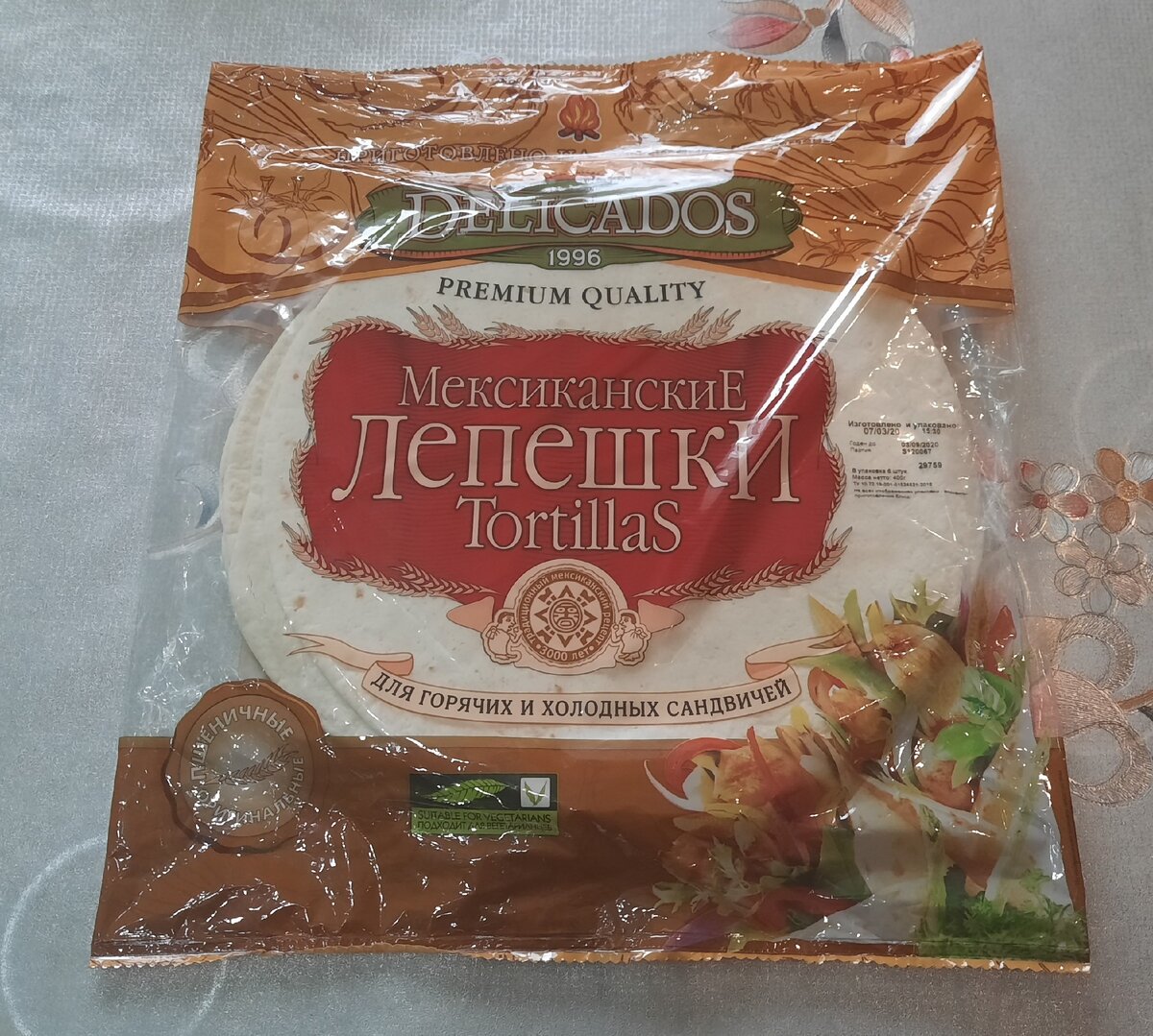 Муж зараза бросил в корзину в магазине