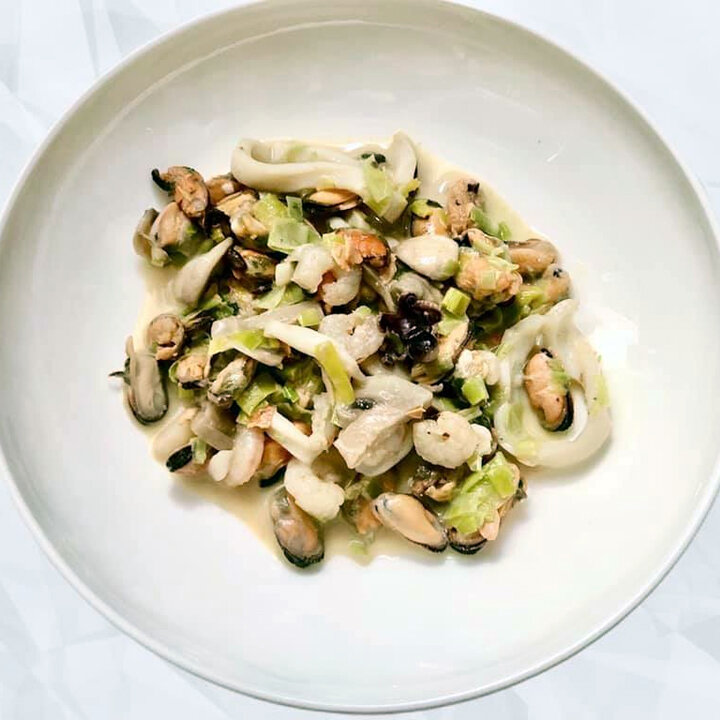 Салат с морским коктейлем и грибами – пошаговый рецепт с фото