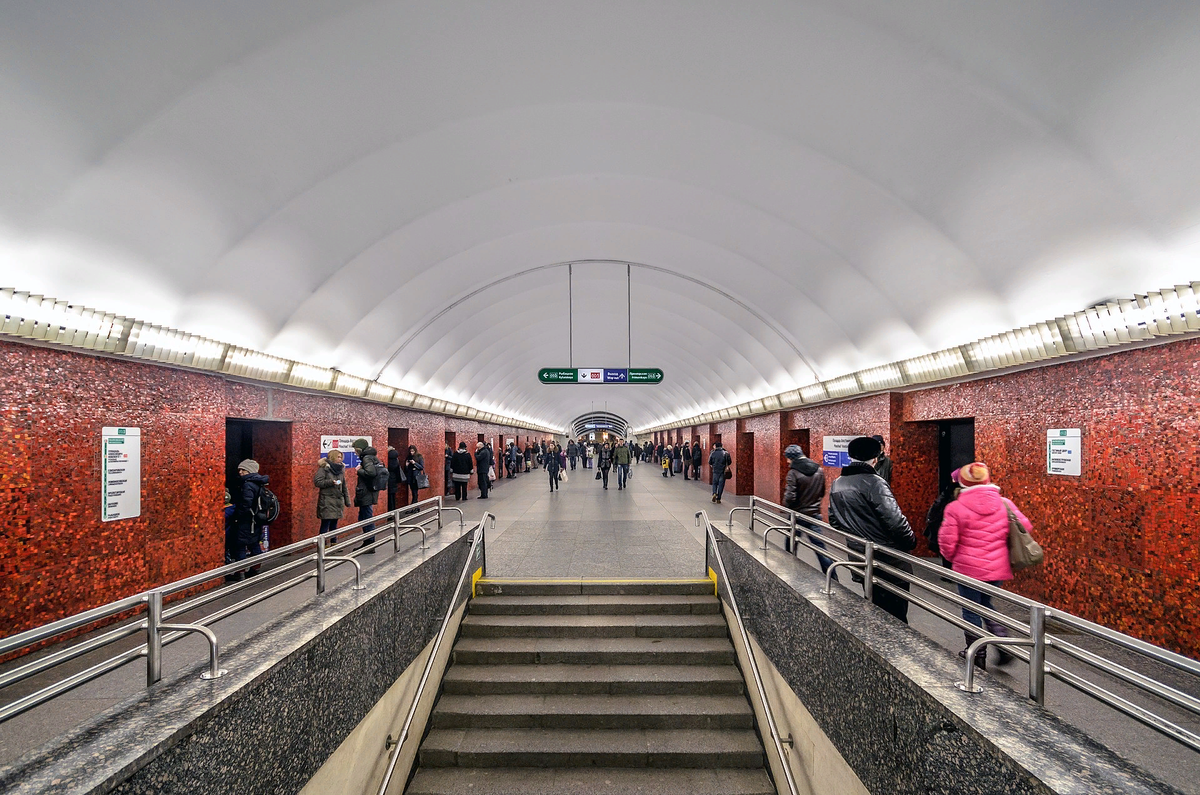 Мифы про метро. Двойные двери в Петербурге – от наводнений и падения на пути. Почему это не так?