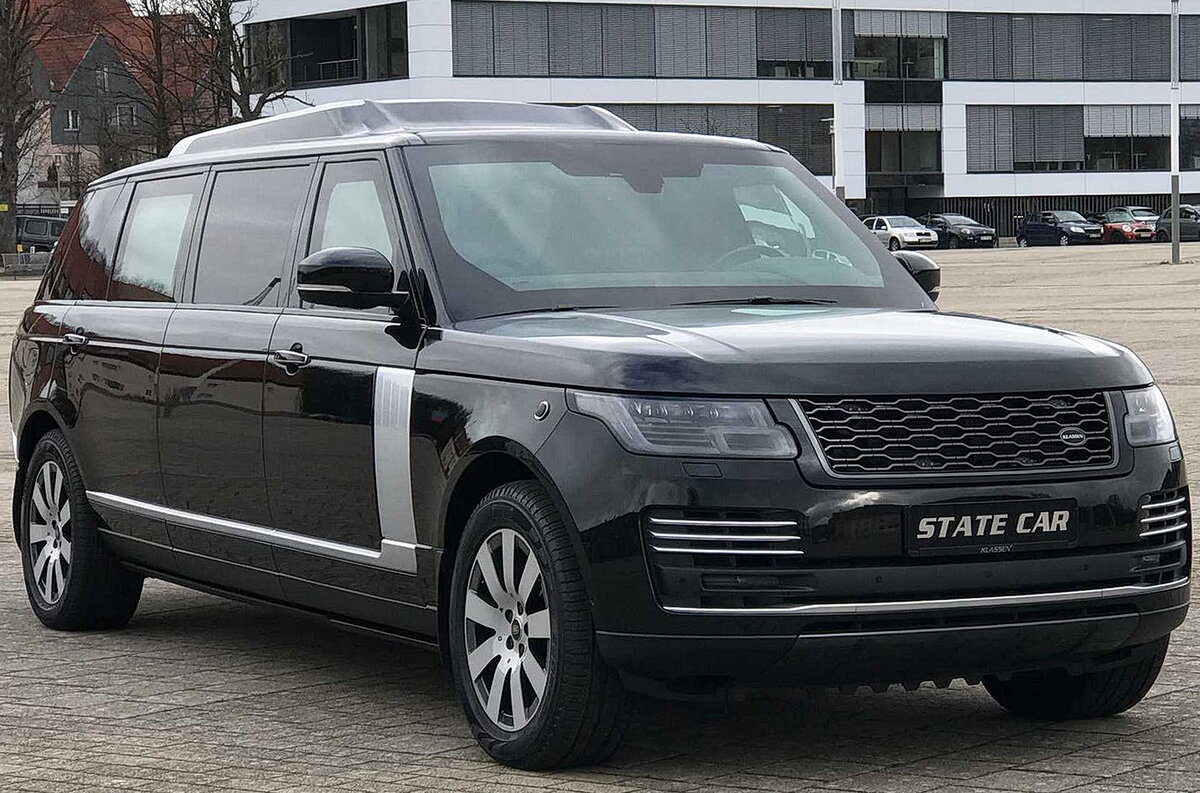 Специалисты из немецкой компании Klassen удлинили Range Rover на метр и сделали его бронированным. Такая модификация обойдется покупателю в 1 200 000 евро