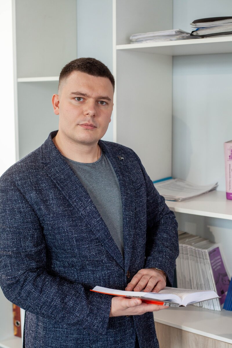 Антон Поликутин, адвокат.