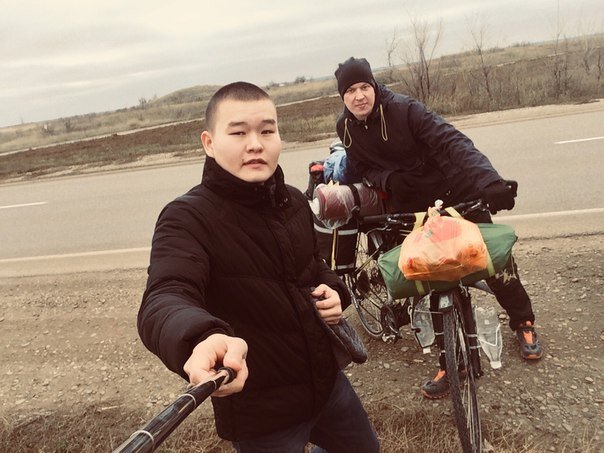 Руслан и я со своим неразлучным другом. Фото автора