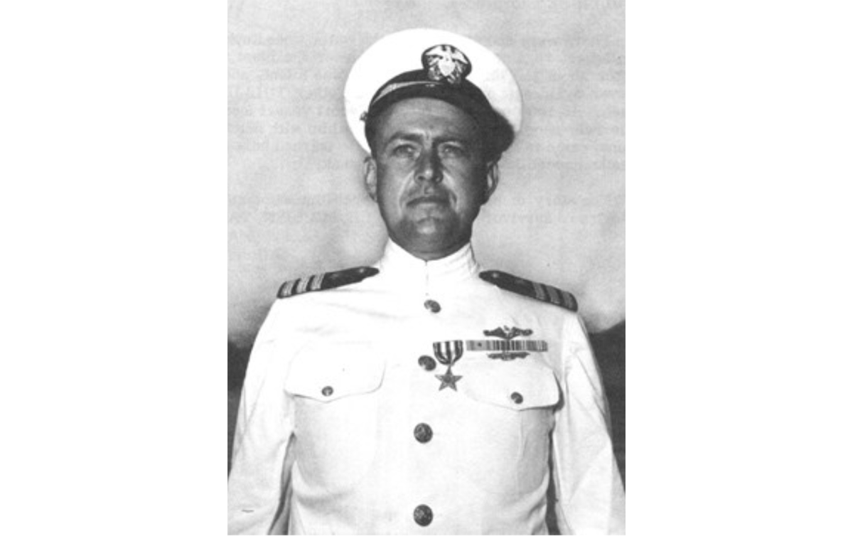 Командир подлодки Чарльз Ф. Бриндупке(Charles F. Brindupke).