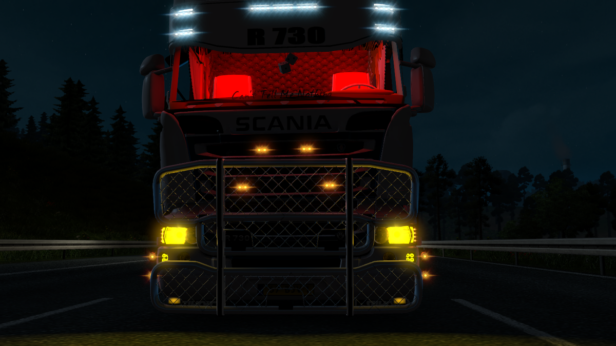 Мощным ударом фуры автомобиль снесло с трассы в кювет