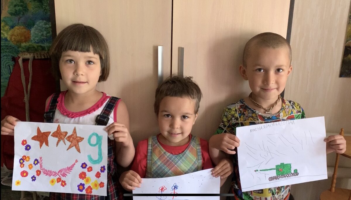 для садика дети нарисовали картинки к Дню Победы 