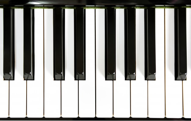 https://ru.freepik.com/free-photo/close-up-of-piano-keys_1007634.htm