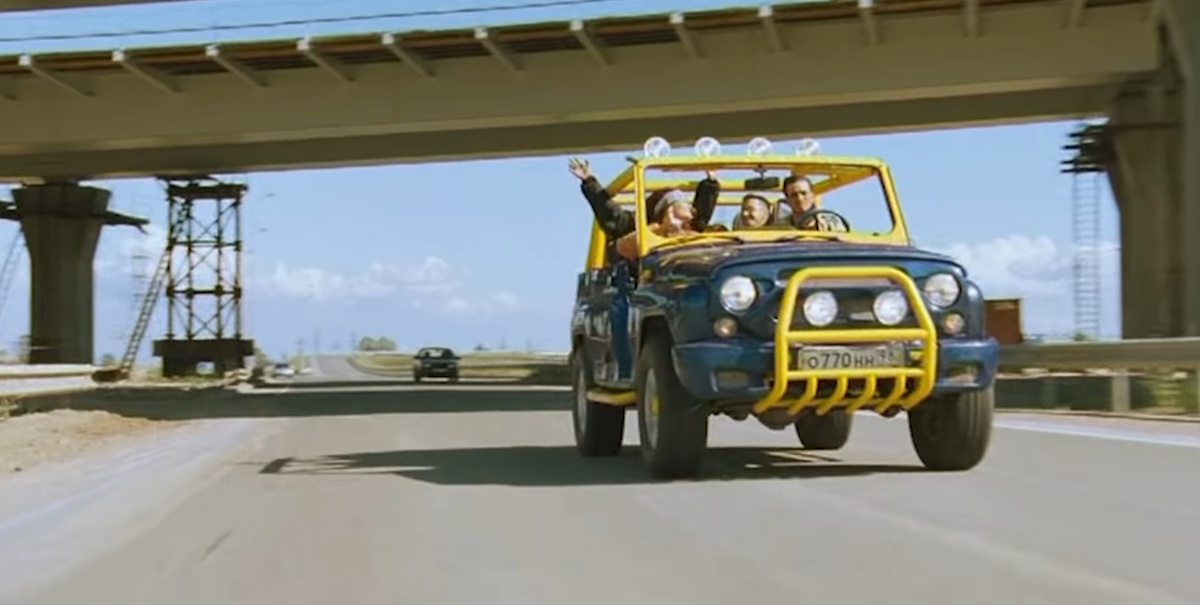 Кислотного цвета уазик