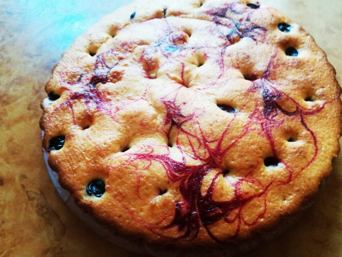 Узоры я делала обычной зубочисткой, просто размазывая капли красителя в разные стороны