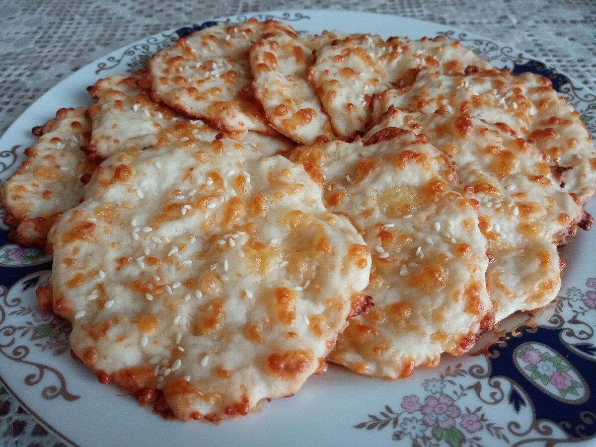 Сырные лепёшки.