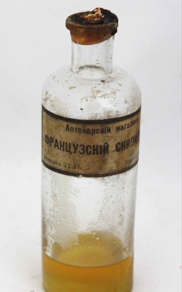 Старинный аптечный пузырек со скипидаром. Источник: https://meshok.net