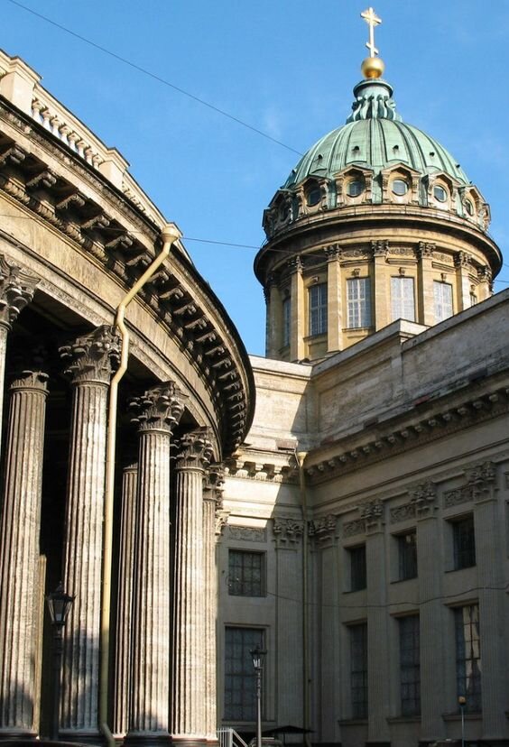 Первый (и самый главный) закон: не бойтесь ПУТЕШЕСТВОВАТЬ САМОСТОЯТЕЛЬНО. Это просто, это интересно, это дешево. Некоторые люди даже не представляют, что ездить за границу можно без привлечения агентств и иных организаций — они считают, что только так можно гарантировать себе безопасность. А в итоге они получают либо скучный отдых преимущественно в лежачем положении, либо тратят немыслимые суммы на более-менее нестандартный отдых. Путешествовать самостоятельно не только можно, но и нужно! Только самостоятельную поездку можно считать настоящим путешествием, все остальное — это туристический отдых. Организовать себе отличное путешествие может каждый, нужно лишь проявить немного самостоятельности. Посмотрите наши СОВЕТЫ ПО ПЛАНИРОВАНИЮ САМОСТОЯТЕЛЬНЫХ ПУТЕШЕСТВИЙ в разные страны и города.

На наш взгляд, особенно интересно путешествовать на автомобиле (личном или арендованном) — полная свобода передвижений! Если заинтересовались этим вариантом, читайте наши советы о ПУТЕШЕСТВИЯХ НА МАШИНЕ. Путешествовать НА МОТОЦИКЛЕ тоже просто потрясающе!

