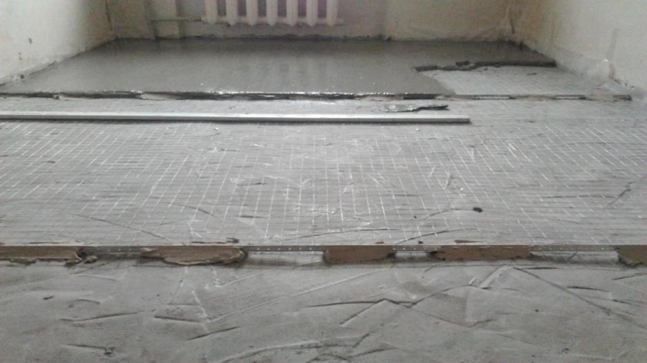 стяжка пола по маякам