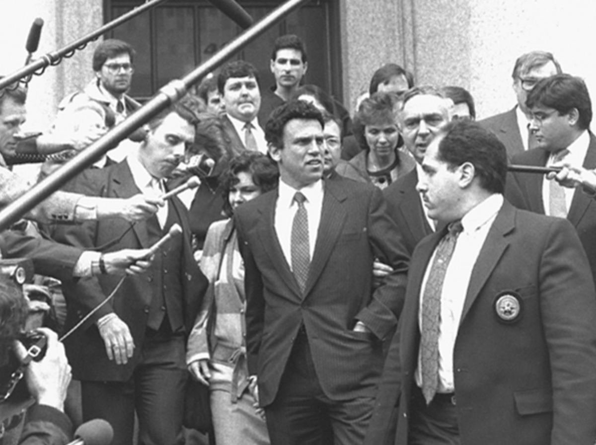 В итоге его всё-таки уличили в незаконной деятельности, осудили на 10 лет, наложили огромный штраф и запрет на занятие любой деятельностью, связанной с финансами