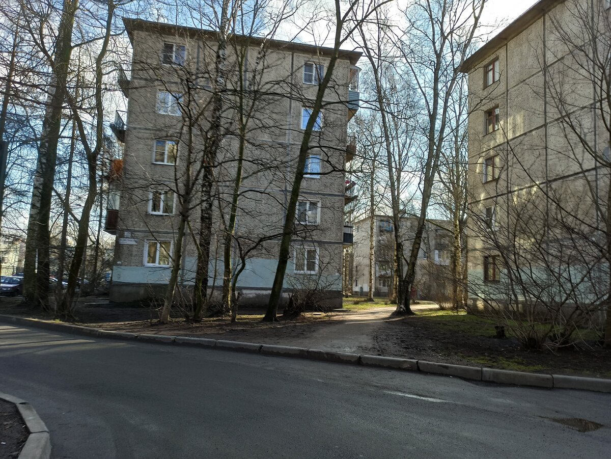 Типичный панельный дом, коих в каждом городе предостаточно