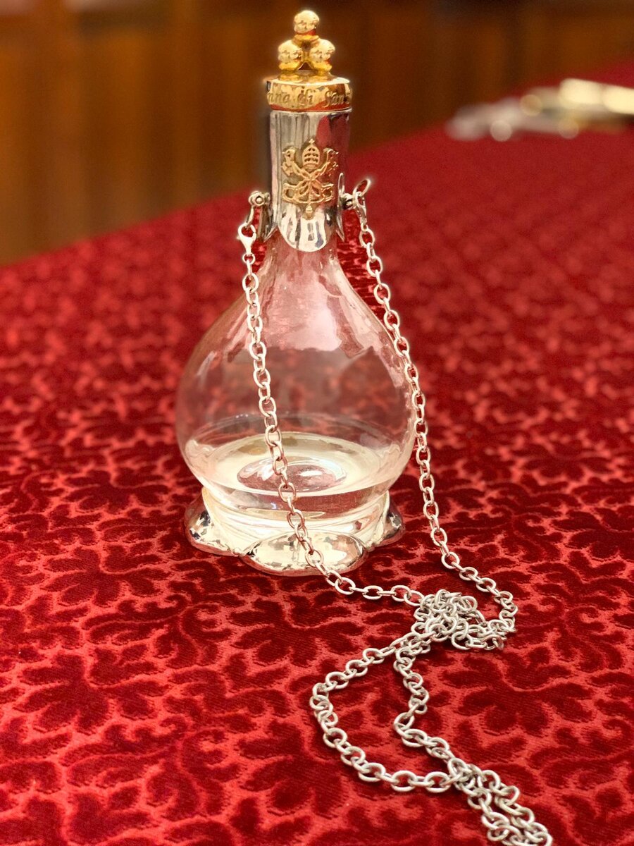 Эксклюзивные фото с празднования дня памяти Святителя Николая в период карантина в Италии, сбор Манны