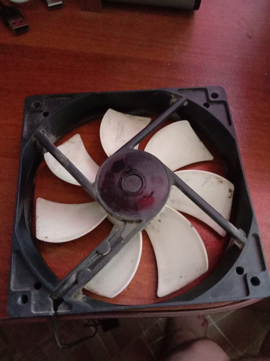 после снятия наклейки