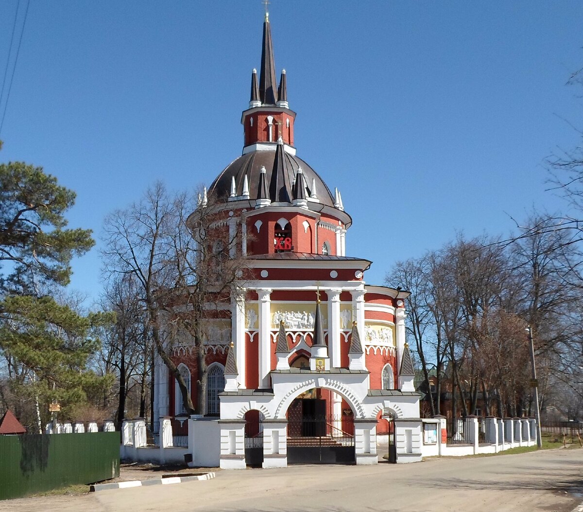 Подмосковье Церковь в усадьбе