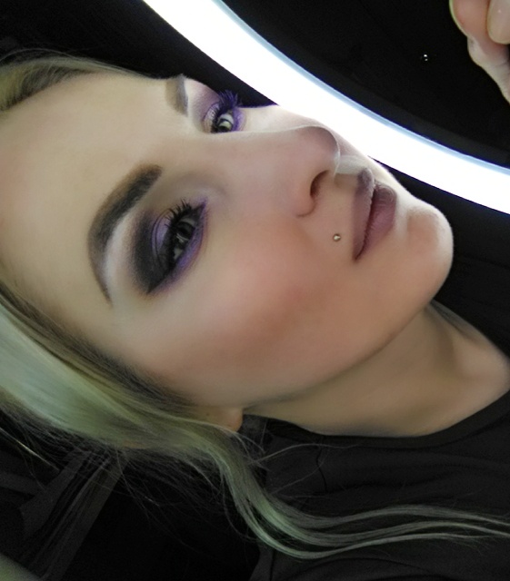 И, кстати, очень красиво в сочетании с этими оттенками теней смотрится фиолетовая тушь. 