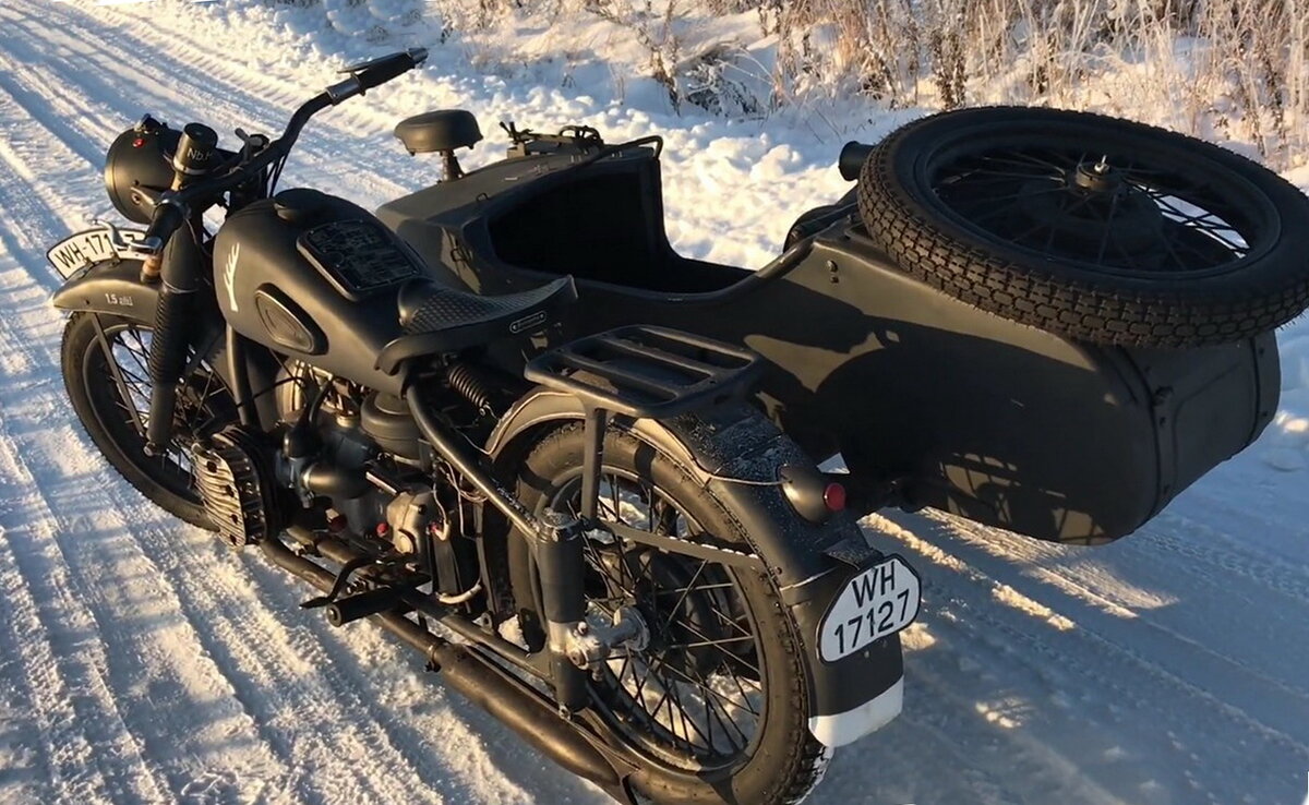 Немецкий мотоцикл BMW R71