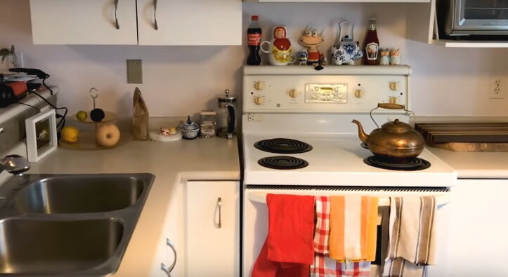 На кухне надо убирать ежедневно