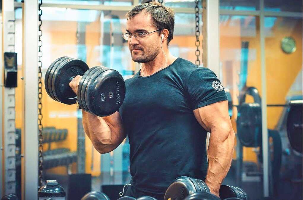 Адам козыра бодибилдинг