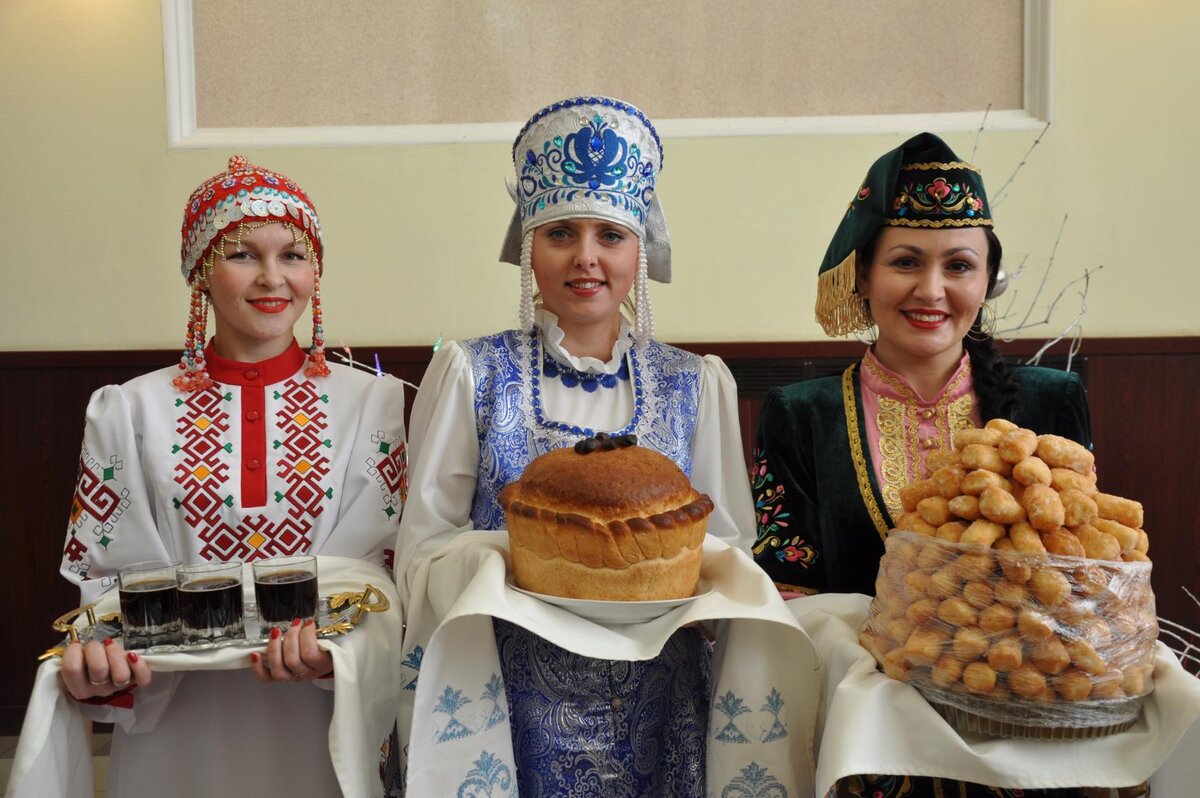 С добром пришел - приветим хлебом-солью