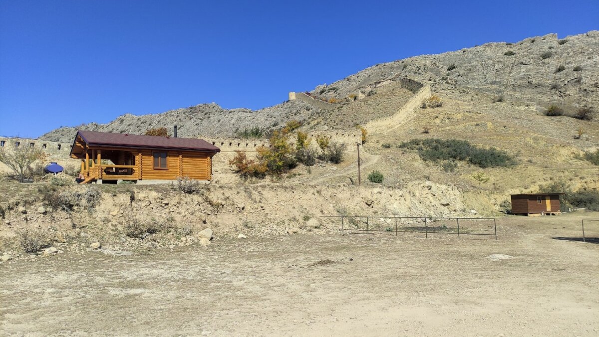 Гунибская крепость (а точнее я бы сказал - Гунибская крепостная стена)