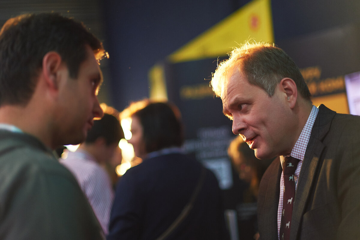 Александр Высоцкий консультирует владельца бизнеса 