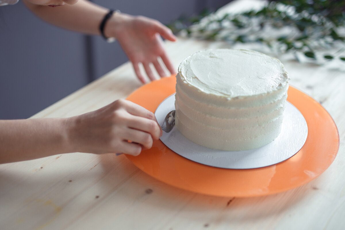 Как использовать ганаш для украшения торта?