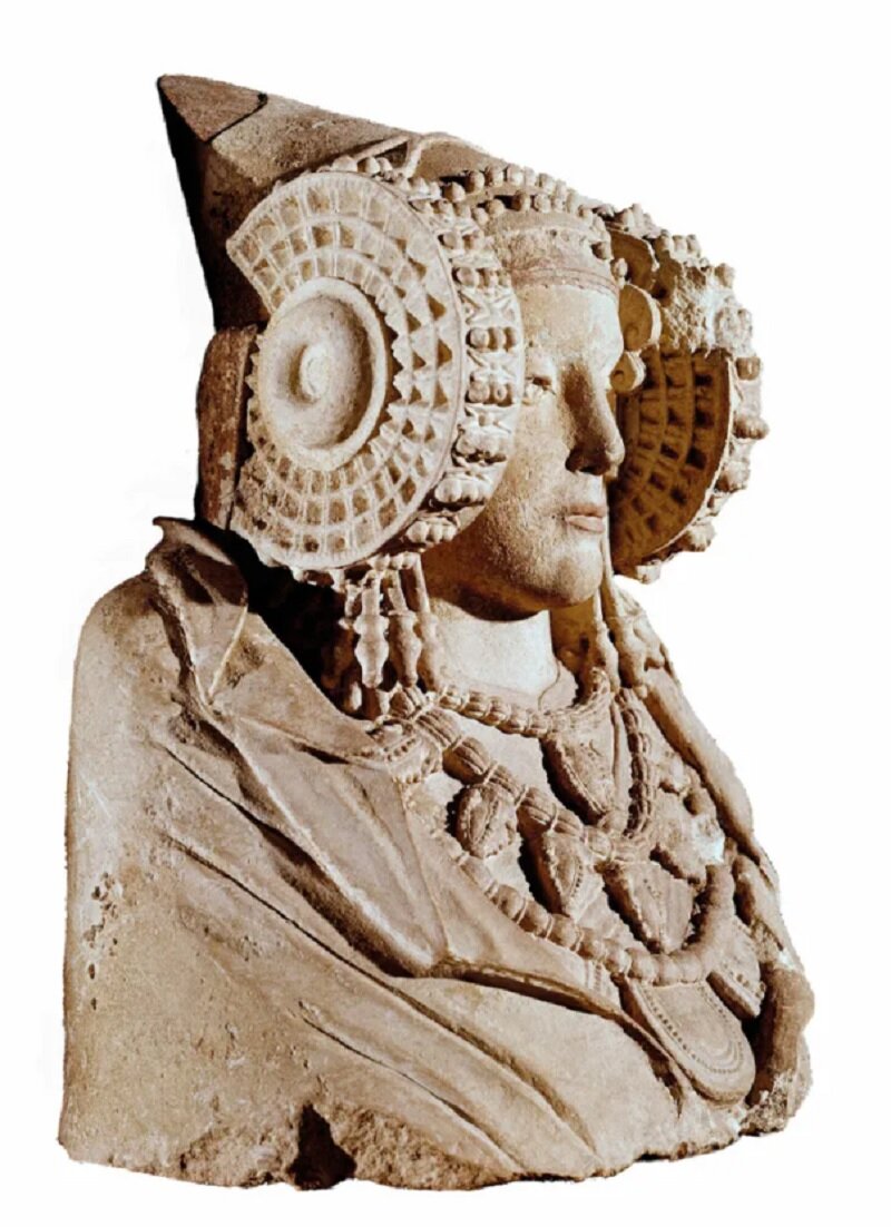 Фото: ORONOZ / «Дама из Эльче», IV век до н. э. Иберийская погребальная скульптура. Национальный археологический музей, Мадрид