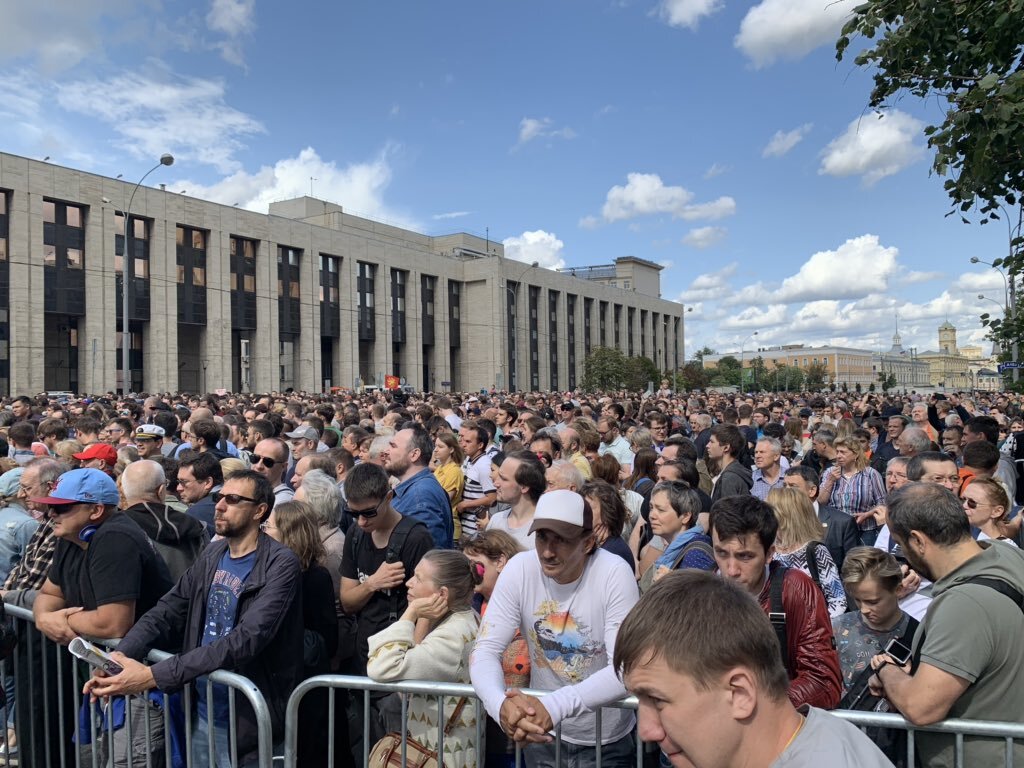 Ход митинга. Многотысячный митинг в Москве.