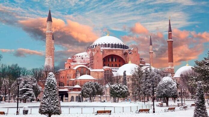 Стоимость перелета туда-обратно из Москвы — 15 тысяч рублей