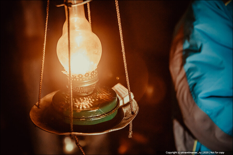 — А как мы будем спать? Там отель рядом с чумом или нужно будет ехать? — наша Катя, как обычно, задала вопрос, от которого брызнули слёзы из глаз.-2