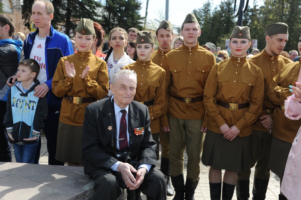 Юрий Мамаев с юнармейцами. Бежецк