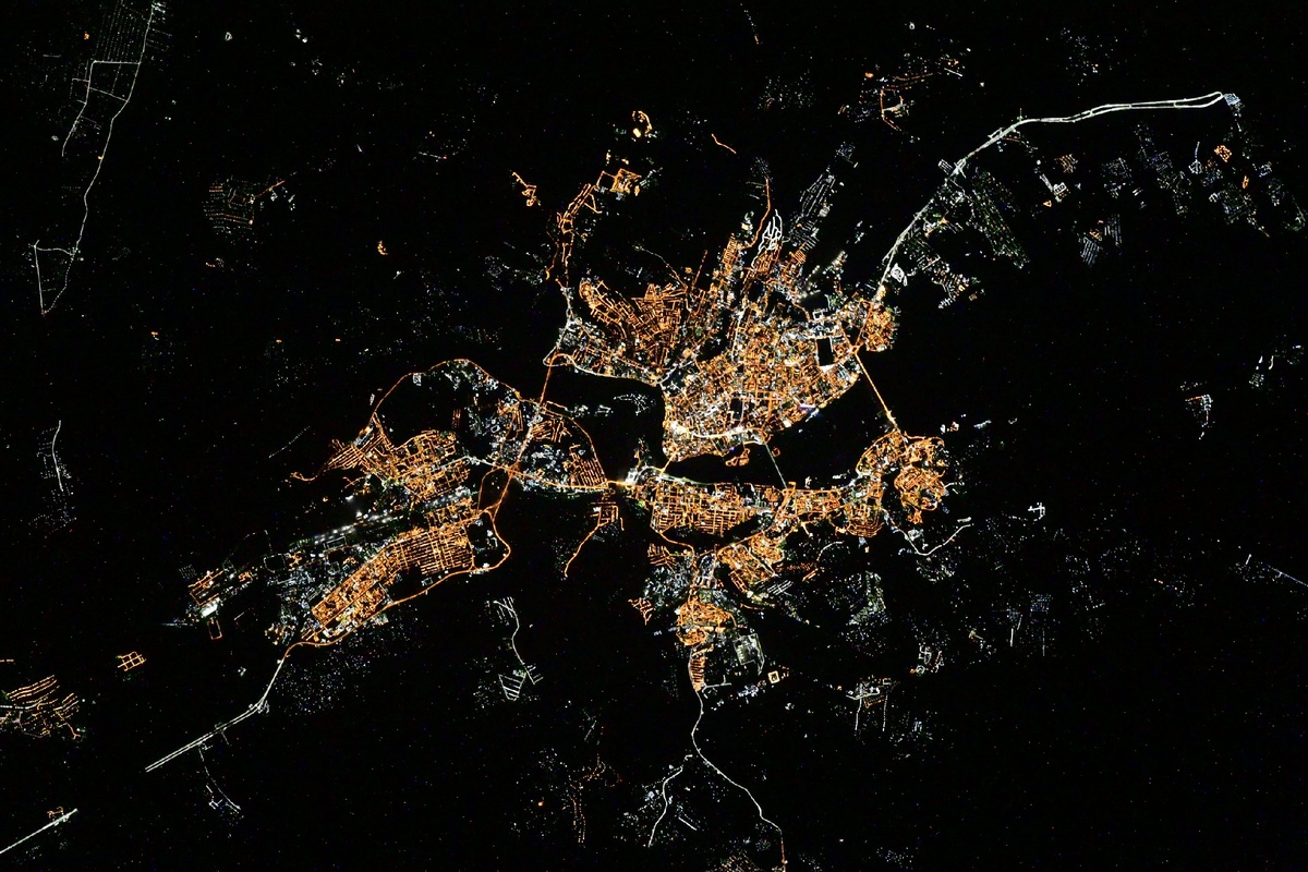 Ночной Иркутск. Фото: сайт Роскосмоса