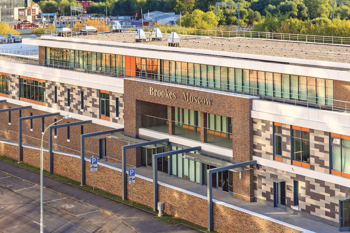 [caption id="attachment_1504" align="aligncenter" width="690"] Наш объект — балластная кровля частной школы Brookes Moscow[/caption]