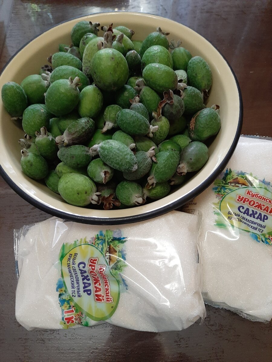 Столько сахара ушло для приготовления джема. Фото автора.