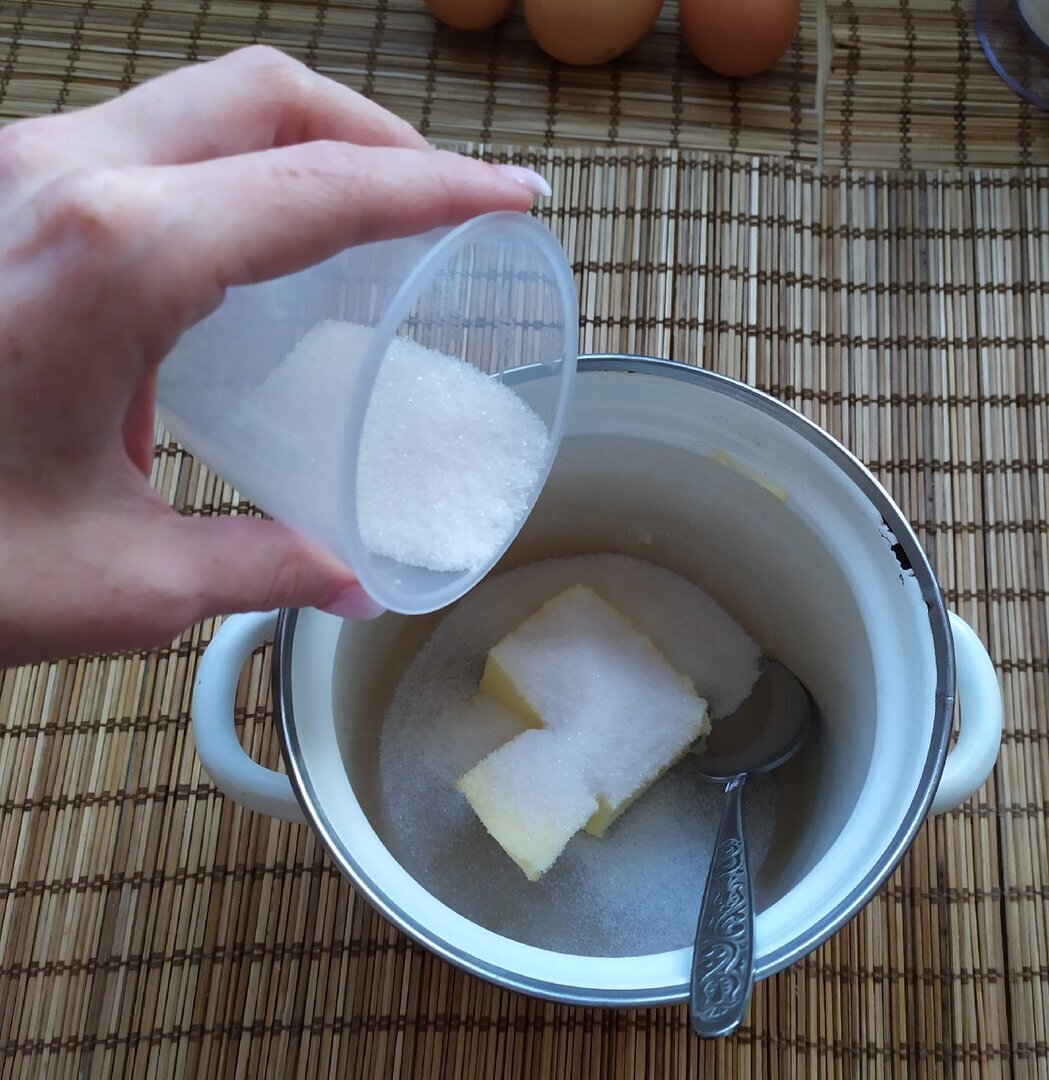 Масло растираем с сахаром