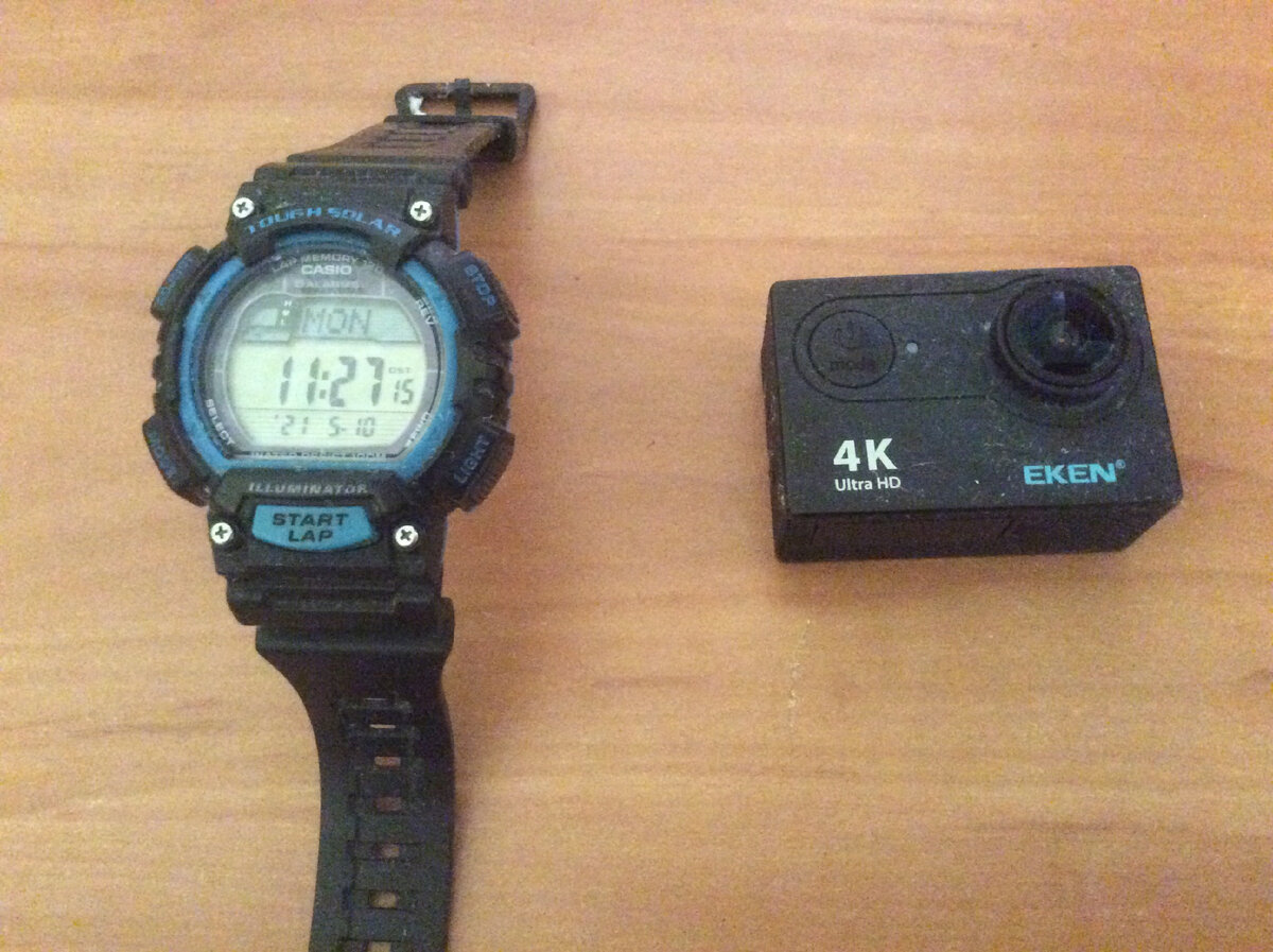 Фото наручных часов и экш-камеры после стирки