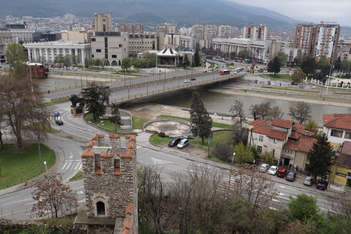 Вид из крепости на Скопье