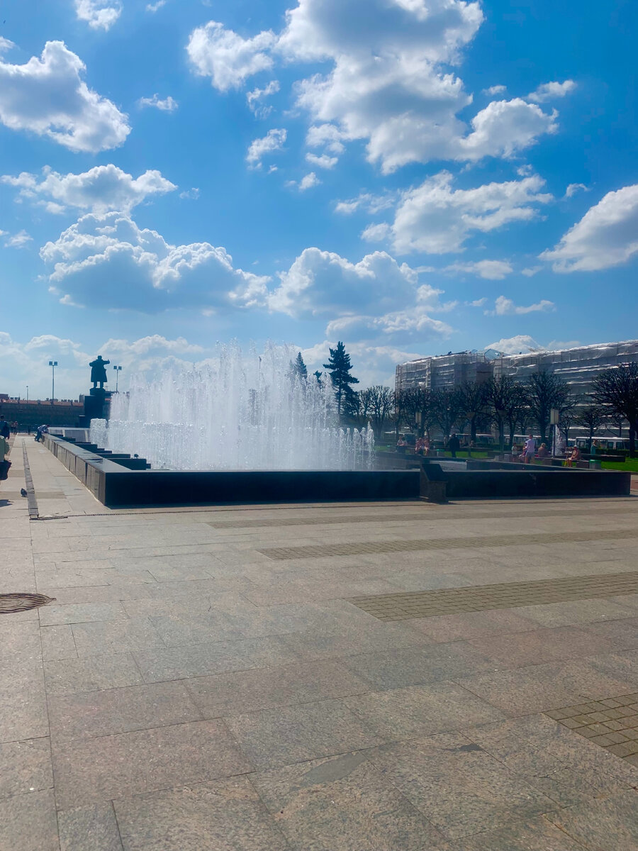 Фонтан на площади Ленина