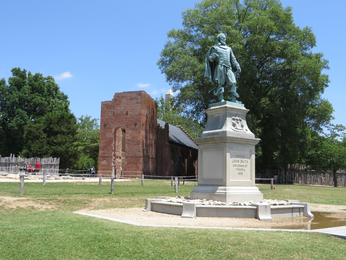 Ken Lund from Reno, Nevada, USA - Captain John Smith Statue, Historic Jamestowne, Colonial National Historical Park, Jamestown, Virginia, CC BY-SA 2.0, https://commons.wikimedia.org/w/index.php?curid=52766423